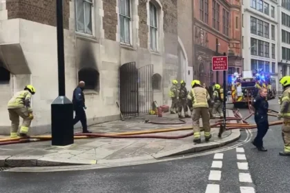 "Old Bailey Evacuation: London Court Clears Out as Nearby Fire Erupts"