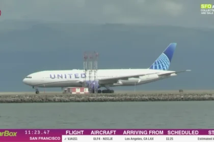 Close Call at Bush International Airport: United Airlines Aircraft Incident Leaves Passengers Unharmed, Bush International Airport, United Airlines, Houston, aircraft, incident, landing, FAA, passengers, runway, emergency