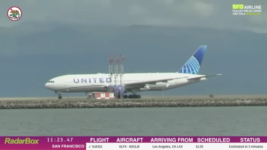 Close Call at Bush International Airport: United Airlines Aircraft Incident Leaves Passengers Unharmed, Bush International Airport, United Airlines, Houston, aircraft, incident, landing, FAA, passengers, runway, emergency