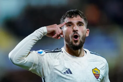 Lecce vs Roma, Serie A, probable formations, tactical analysis, key matchups, injury updates, predictions, Champions League chase, relegation battle, Serie A preview
